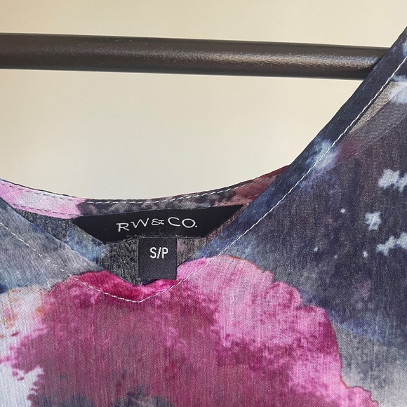 Sheer Short Sleeved Top - Picture 3 of 4